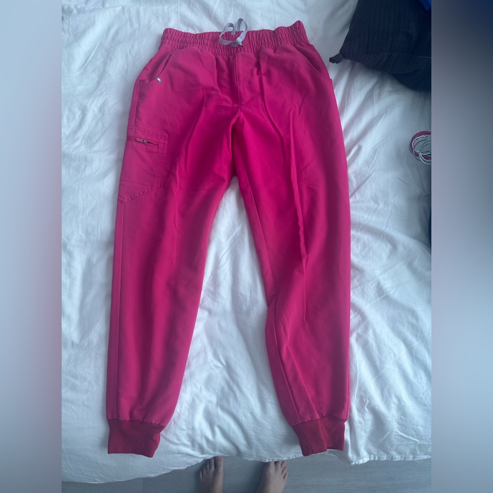 Figs Zamora High Waisted Joggers- Shocking Pink. Size M